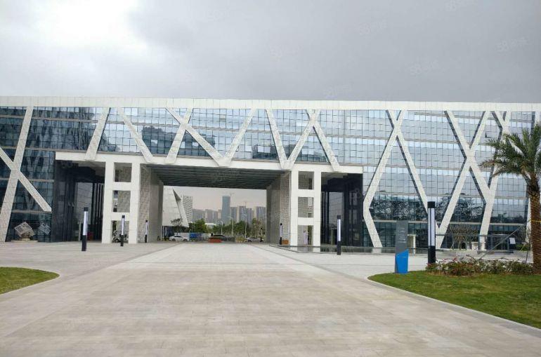 坪山生物基地新出楼上1500平方现成装修办公室仓库厂房出租