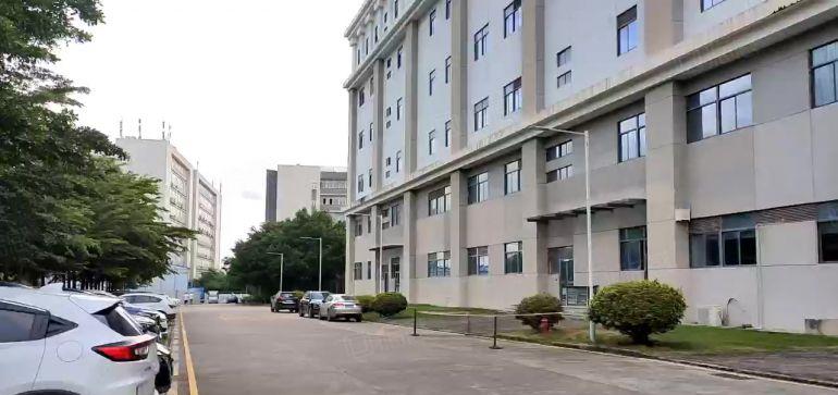 坪山高新区，大型科技园一楼4200平楼上10500平米