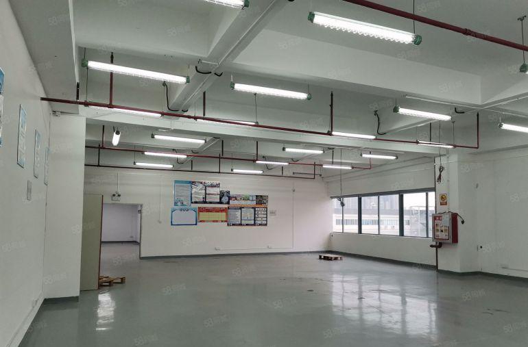 深圳市坪山区带装修500平米红本厂房出租，装修完好，水电齐全