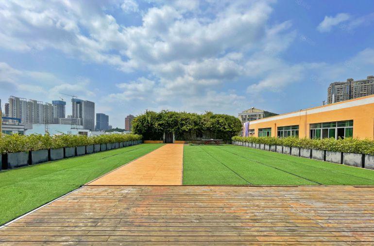 西丽地铁站 顶楼带天台1000平 行业不限