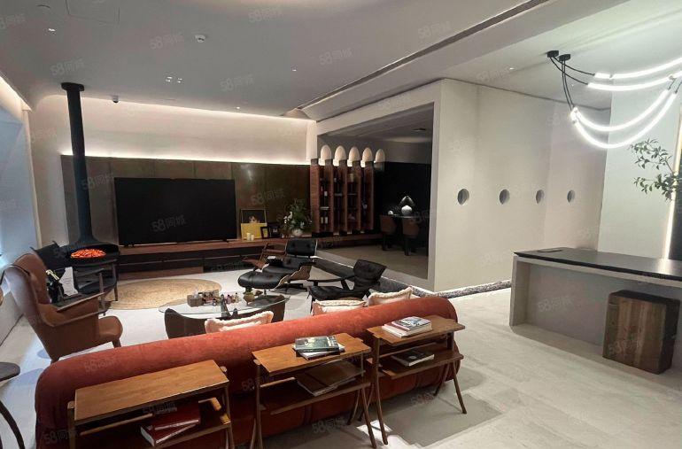 华侨城创意园一拖二商铺出租，适合设计办公，展厅会所