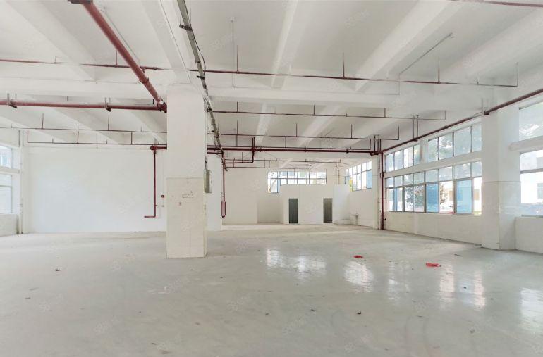 东莞物流园仓库一楼1500平超大空地办公厂房出租带卸货平台