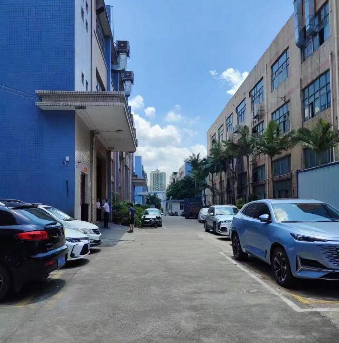 1楼厂房出租，1800厂房+400平方办公室