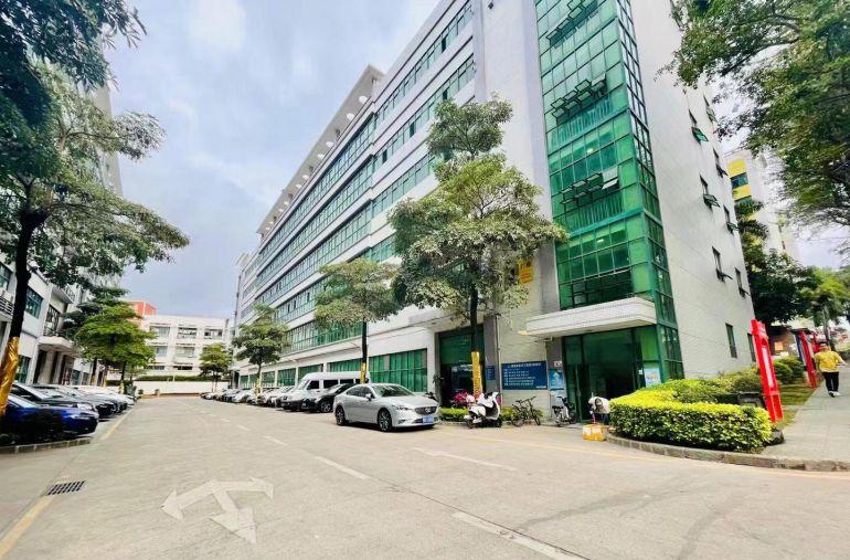 坂田厂房出租300至5000平自由组合，适合办公，生产都可以