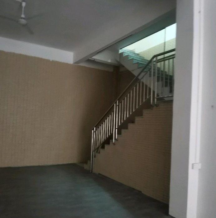 360平米带货梯三相电厂房出租