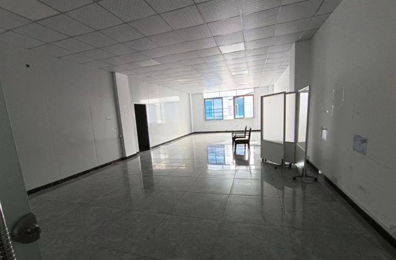 出租宝安沙井精装修800平三楼厂可用于仓库，办公分租低价出租