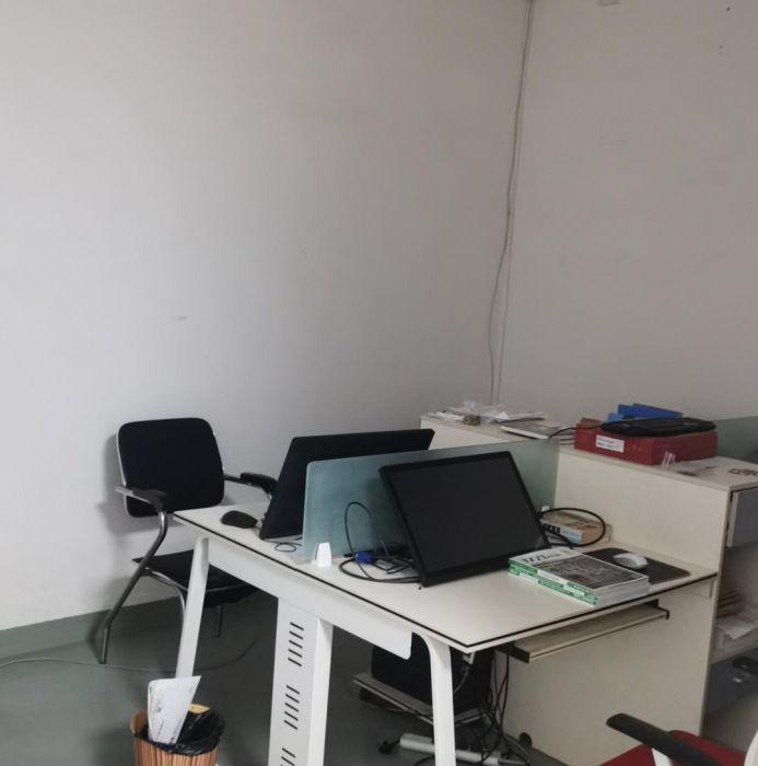 办公用品齐全，可以办理营业执照，有停车位