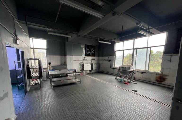 龙岗宝龙街道食品厂房若干车间出租，4000平方，可分租。
