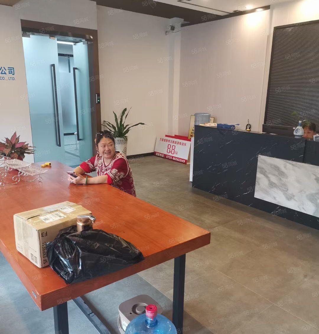 一楼可商业可办公可仓库面积大租金便宜有免费停车位离地铁口近