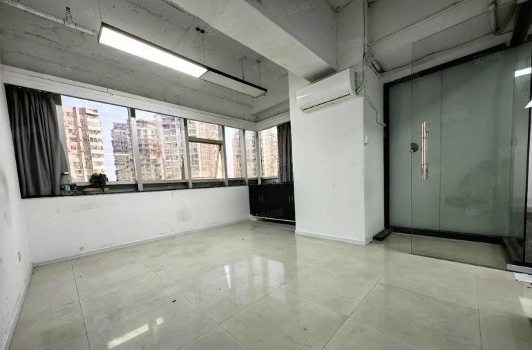 南油地铁口 新保辉大厦  248平精装修 一手使用率出租