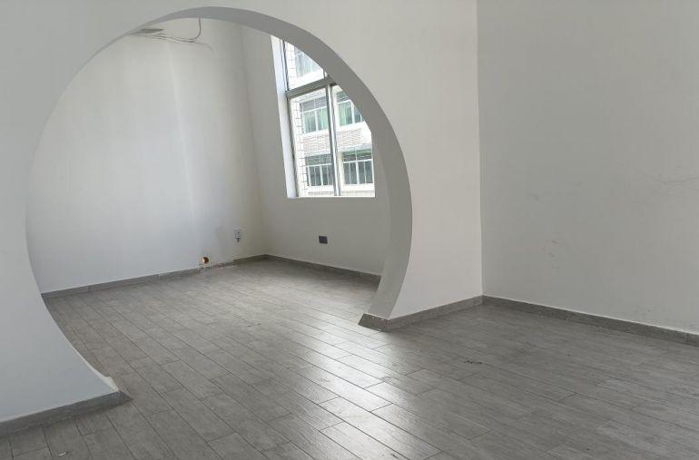 精装办公室，教育培训，电商，可分大小