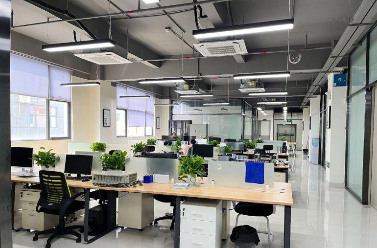 西乡厂房1500平方豪华装修水电办公室家私齐全适合生产 研发