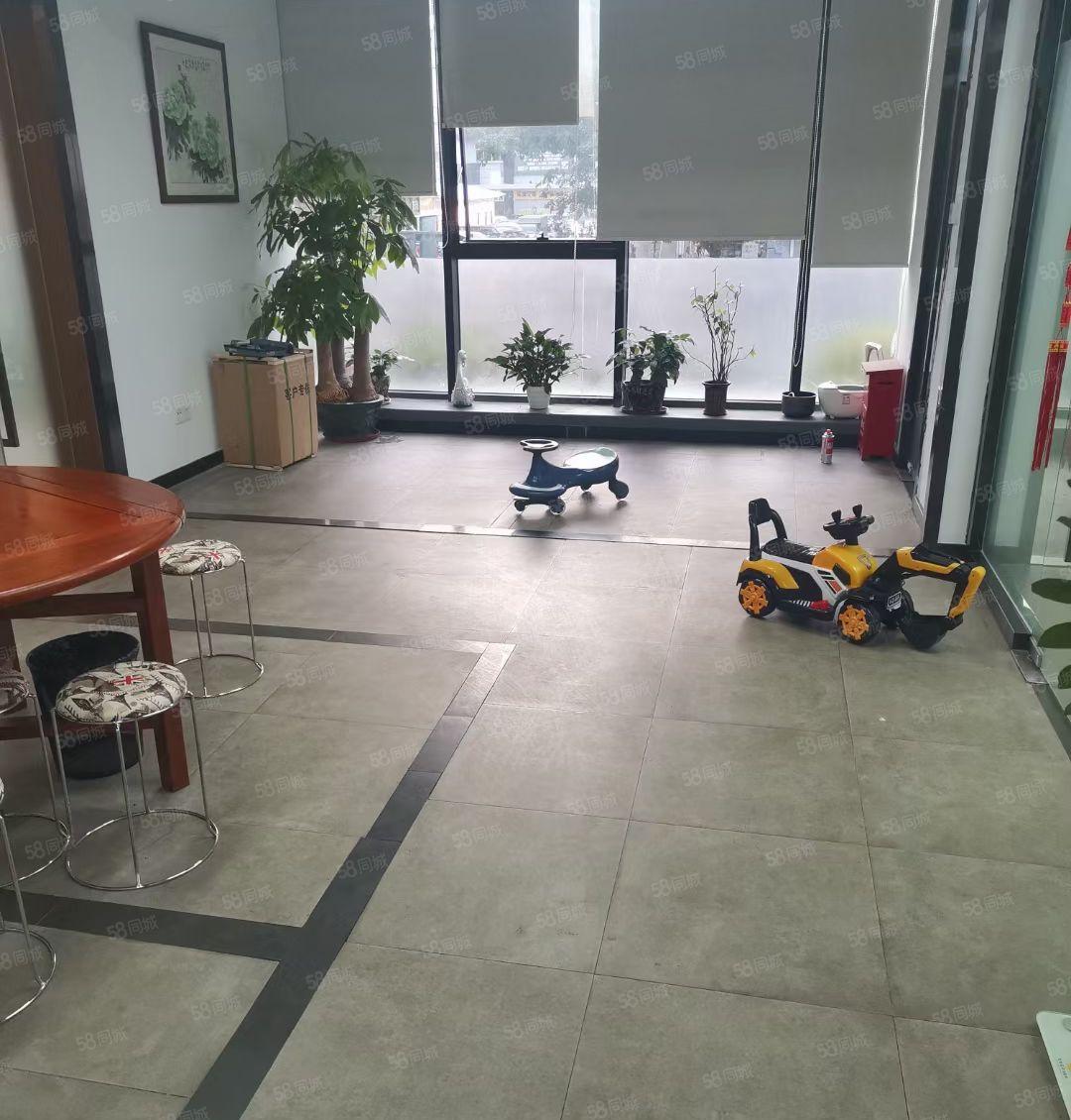 一楼可商业可办公可仓库面积大租金便宜有免费停车位离地铁口近