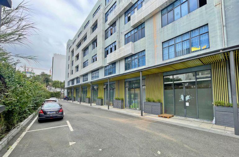 南山西丽一楼700平 精装 带家私 可外摆 行业不限