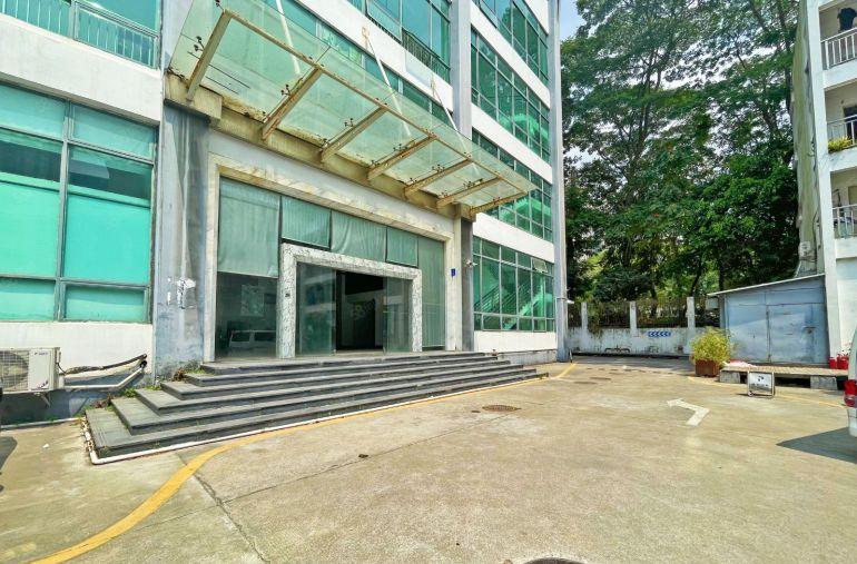 南头新出一楼1200平方  层高6米 门头大气 有红本