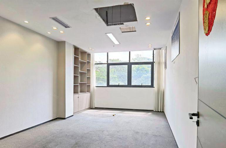 西丽留仙洞总部基地 新出豪华装修整层2680平厂房 使用率高