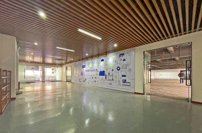 西丽大学城 新出整层精装厂房 2200平  带货梯和客梯