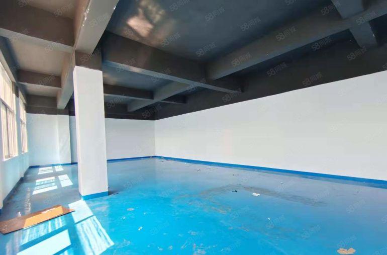 民治万众城附近新出标准厂房250平出租，户型方正采光极好