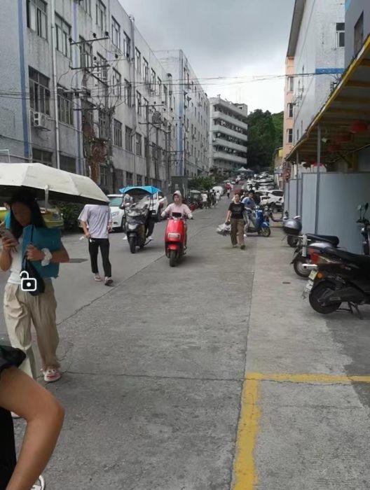 深圳市宝安区航城，洲石路旁黄麻布村第二工业园区