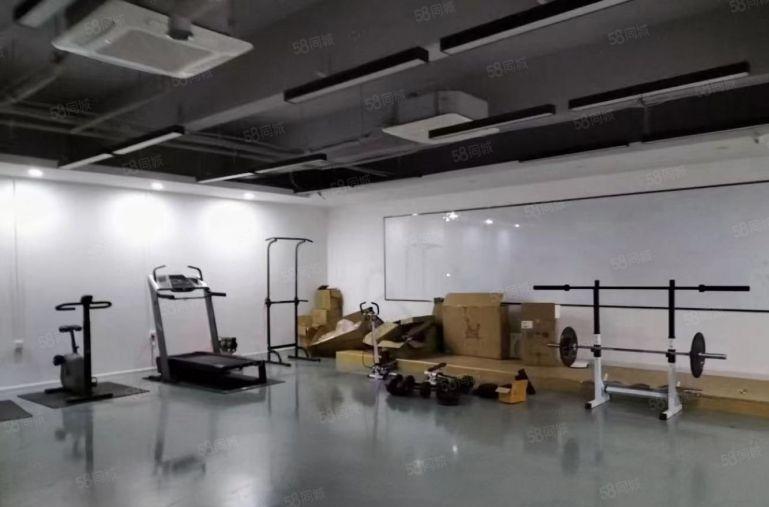 南山地铁口500平仅35元，免租2个月，使用率9成，豪华装修