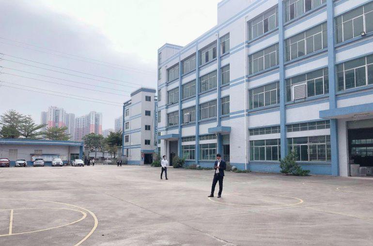 独门独院12500平出租一楼高6米不限行业。