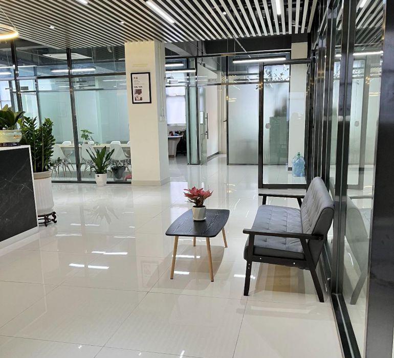 西乡厂房1500平方豪华装修水电办公室家私齐全适合生产 研发