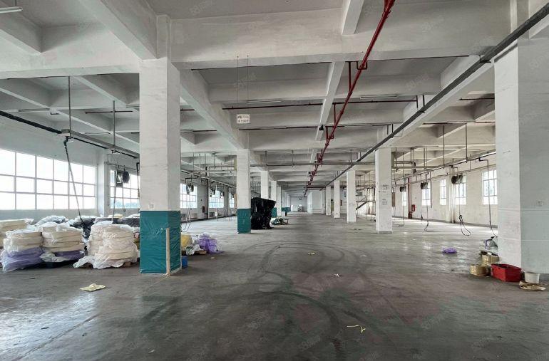 原房东红本厂房仓库招租，单层4280平方，一楼楼上均有，可看