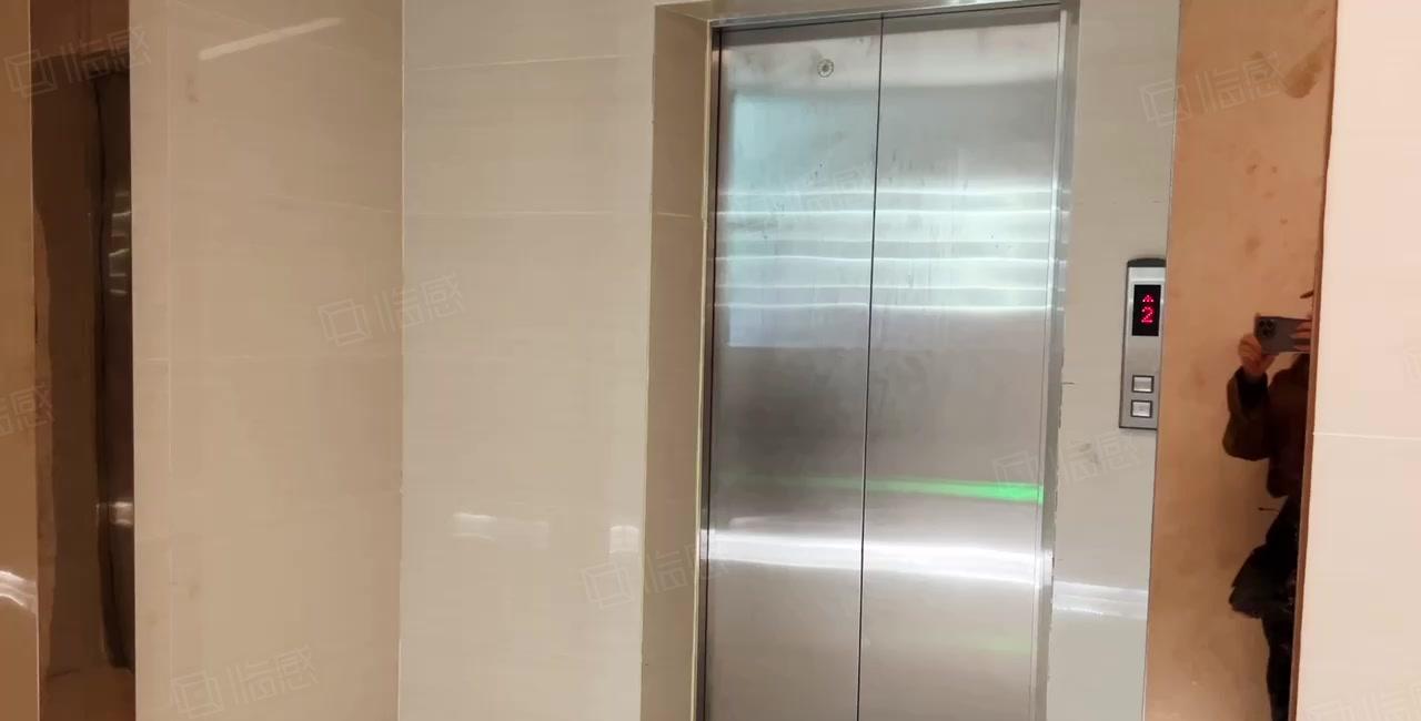 西丽大学城地铁口新出电梯口精装720平 总部研发办公电商等