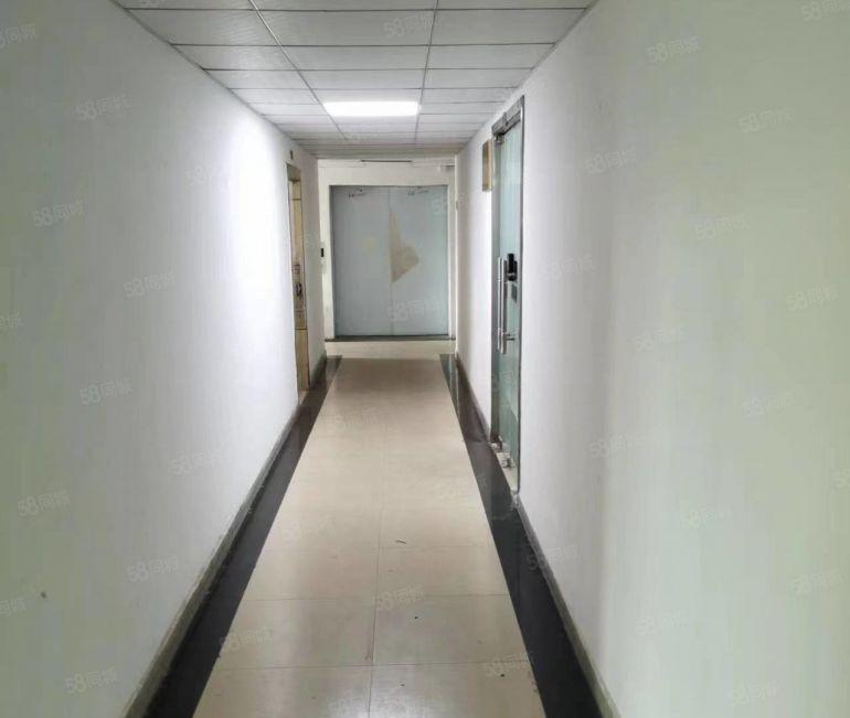 新安万达广场对面50平105平215平555平办公仓库出租