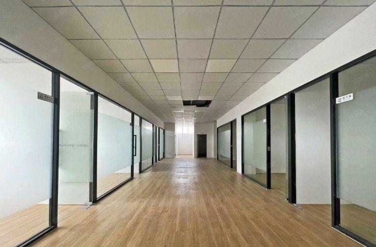 南山西丽厂房整层1700平方 带无尘车间 行业不限