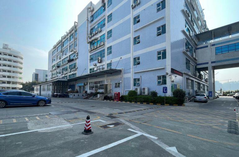 西丽地铁口精装修厂房1000平米（可以分租）