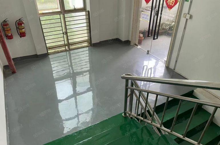 观澜梅观高速出口独院厂房出租，楼上一整层1400平米可分租