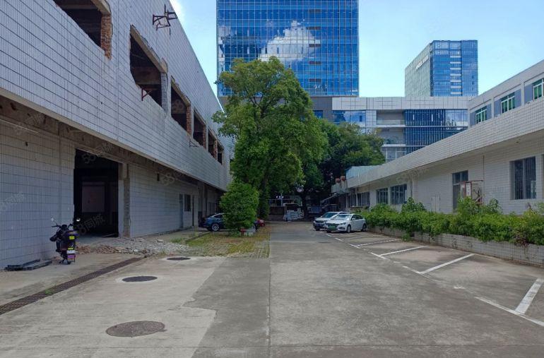可商业福田八卦岭地铁口附近原房东独门独院6480平方厂房出租
