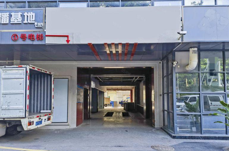 留仙大道旁278平汽车改装店 租金58元一平 交通非常方便