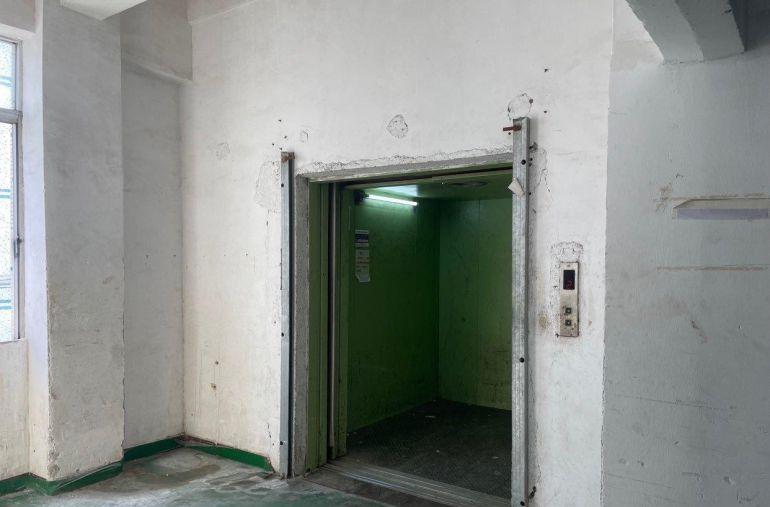 交通便利，二楼带电梯，环境好，可做办公室，小加工厂，仓库等。