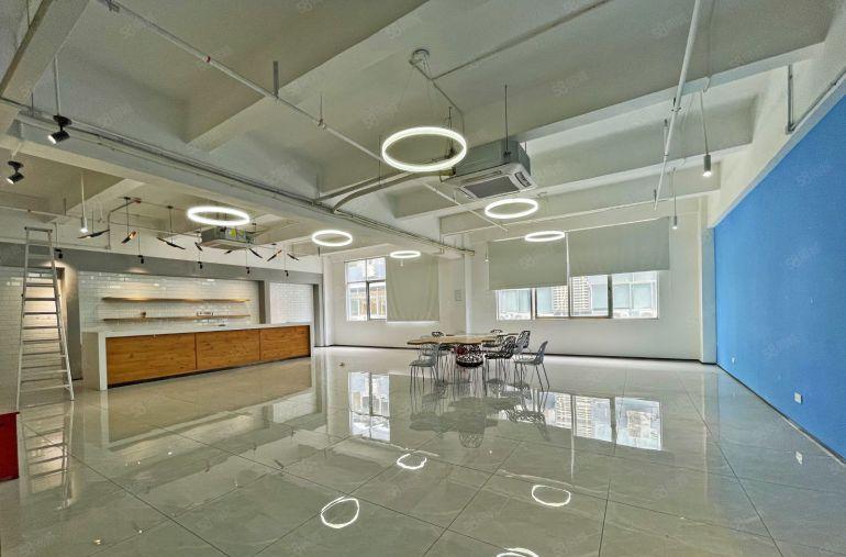 西丽大学城 整层精装厂房 2200平  带全套家私