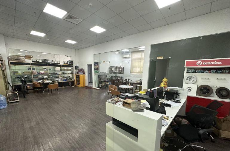 房东一楼厂房出租，厂房出租，一楼厂房业主出租，地铁口厂房出租