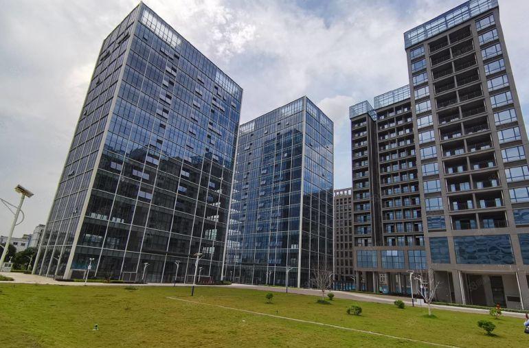 南山科技园新出3个月免租期，300平起租只要，80元每平每月