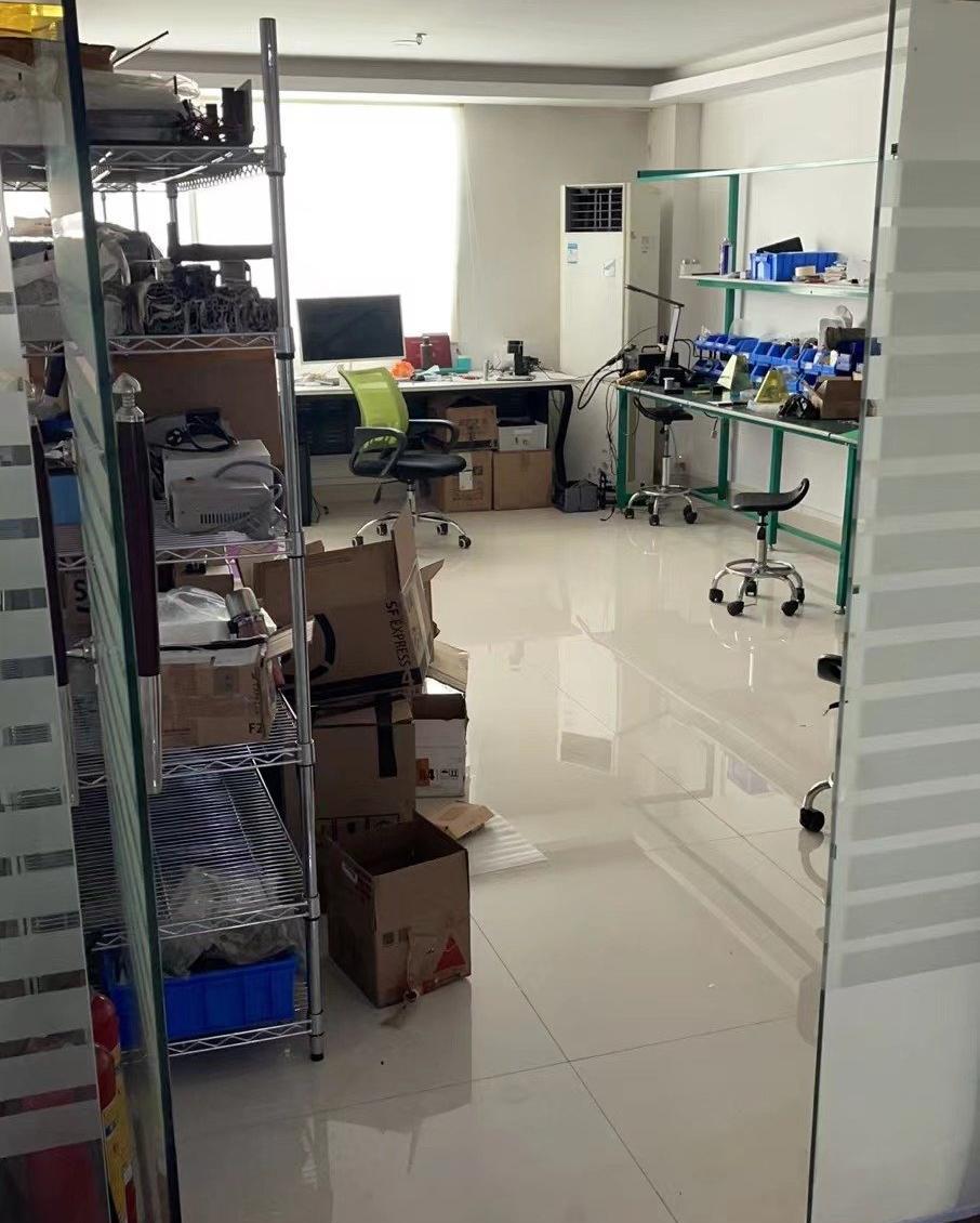 出租龙华大浪240平方写字楼，精装修，适合贸易办公，小加工厂