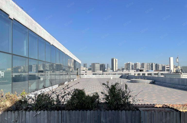 南山区新出楼顶带天台731平 行业不限