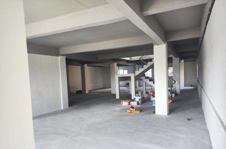 占地230平方适合各种，原房东