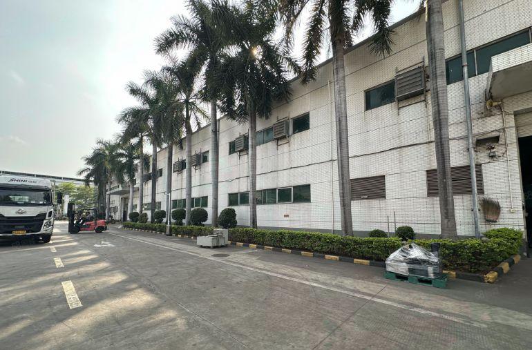 松山湖房东独院出租红本实际面积7万平可分租一楼8米带航车