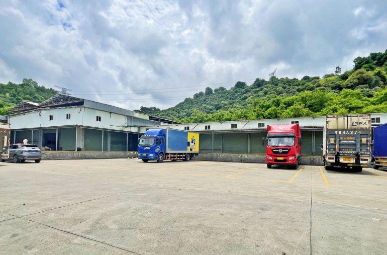 南山标准物流仓3500平方，三面卸货行业不限