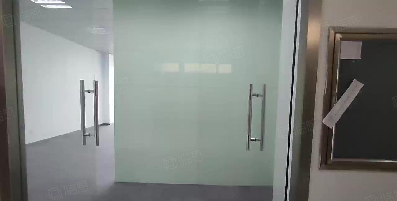 南山科技园深大站 麻雀岭220平 租55元 有上下水 可注册