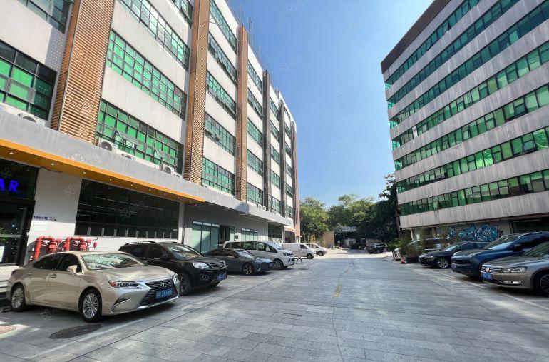 南山西丽大学城一楼1160平可分租开门  行业不限低价厂房