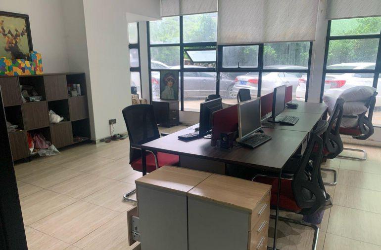 一楼办公室5间闲置办公室分租