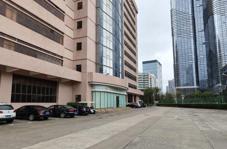 0押金盐田一楼厂房出租超大停车场卸货平台8部5吨电梯