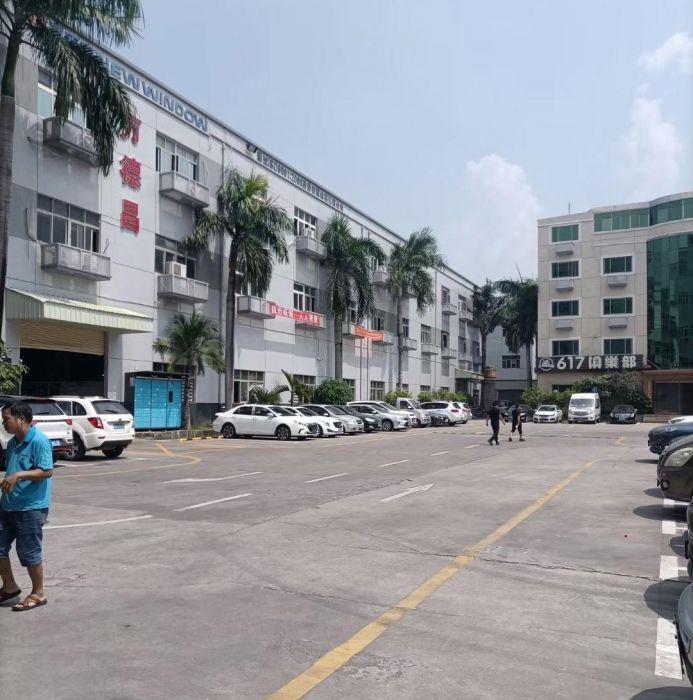 原房东直租公明楼村厂房1680㎡，高5.5米，配3吨货梯