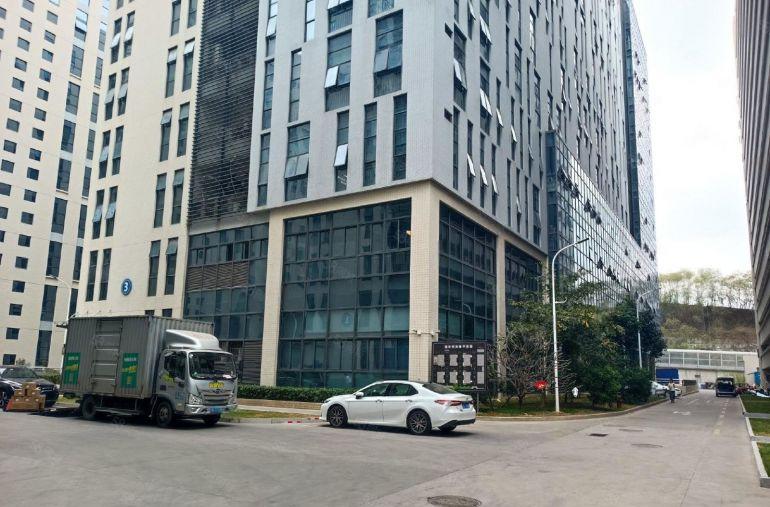 企业总部原房东龙华大浪工业园8800平全新厂房仓库出租