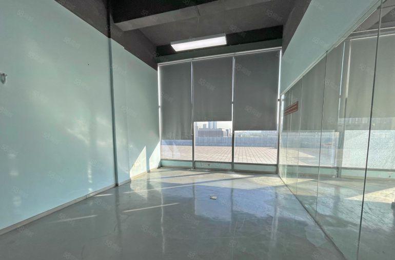 南山区新出楼顶带天台731平 行业不限